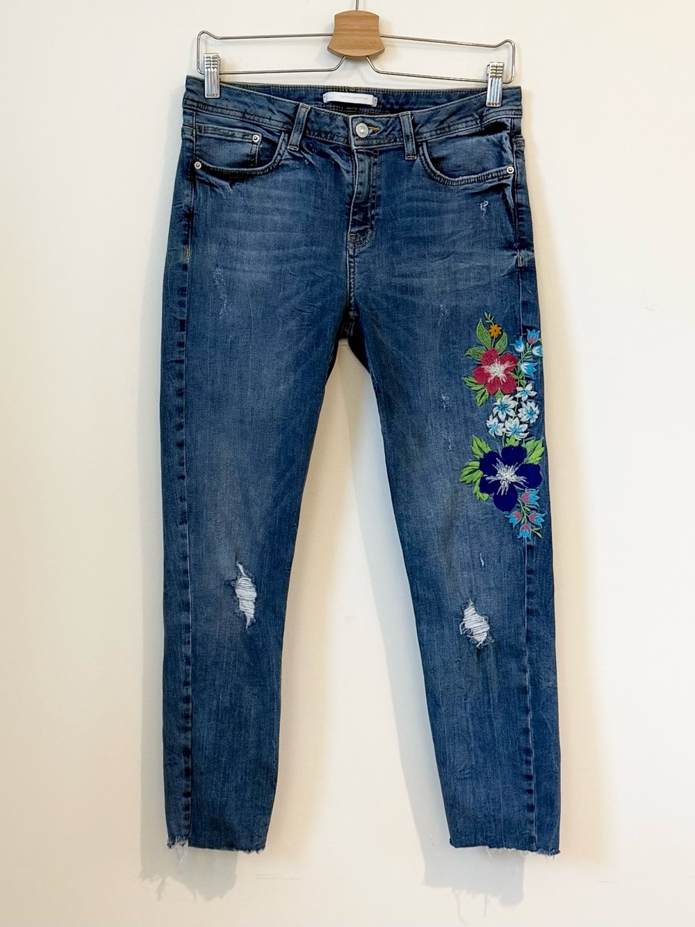 Zara Trafaluc Distressed Embroidered Floral Skinny Jeans Wash Blue
